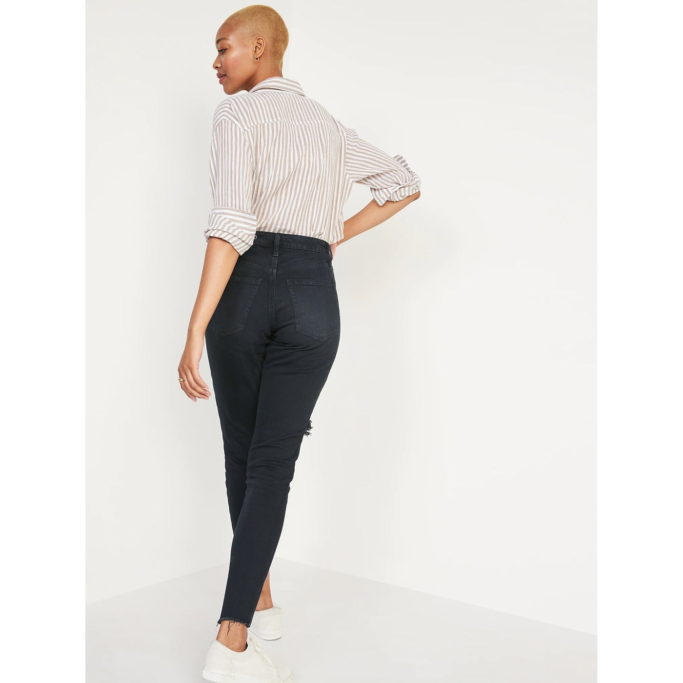 ON Mom Vintage Ripped Jeans | Montivo Pakistan