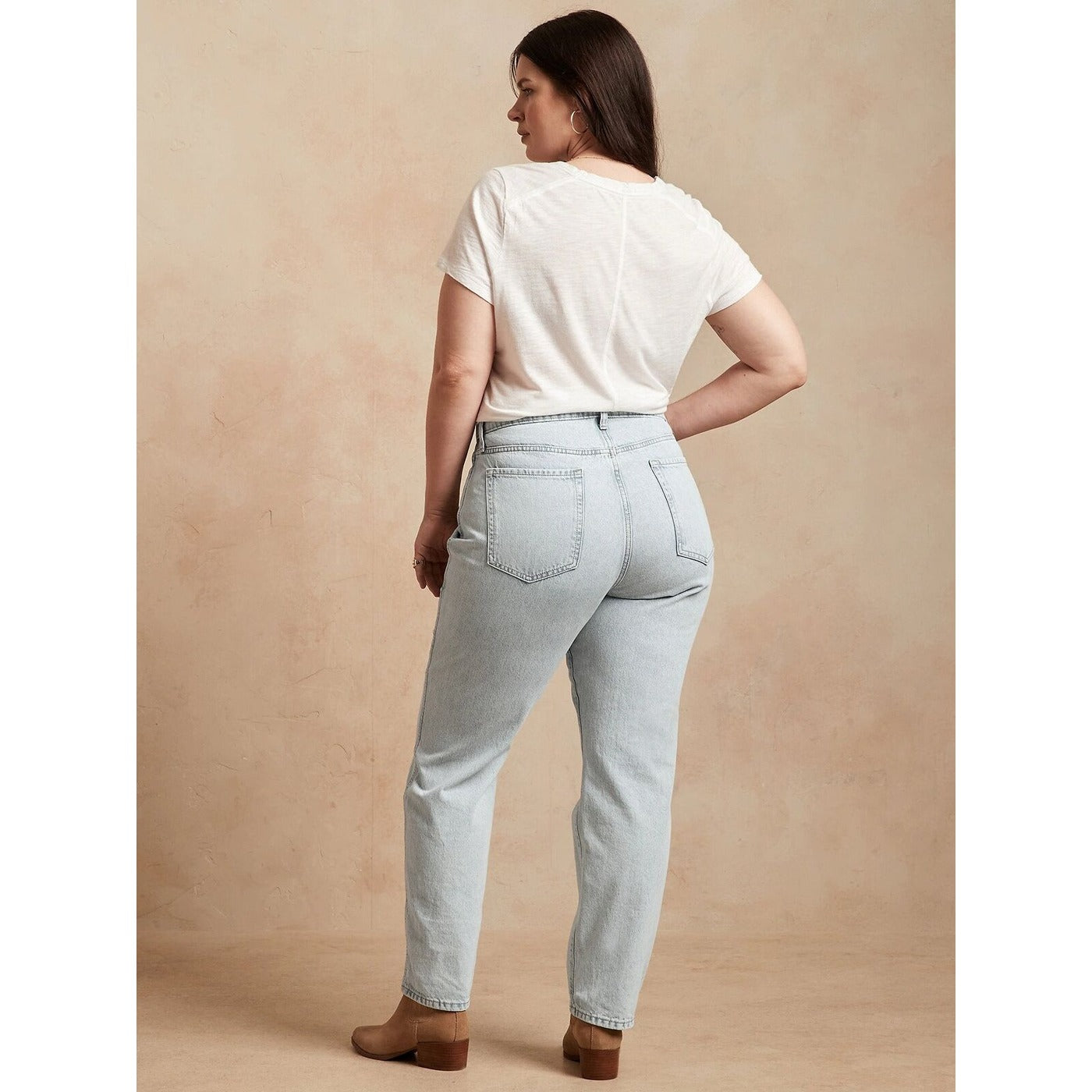 BR Light Wash Straight Curvy Jeans | Montivo Pakistan