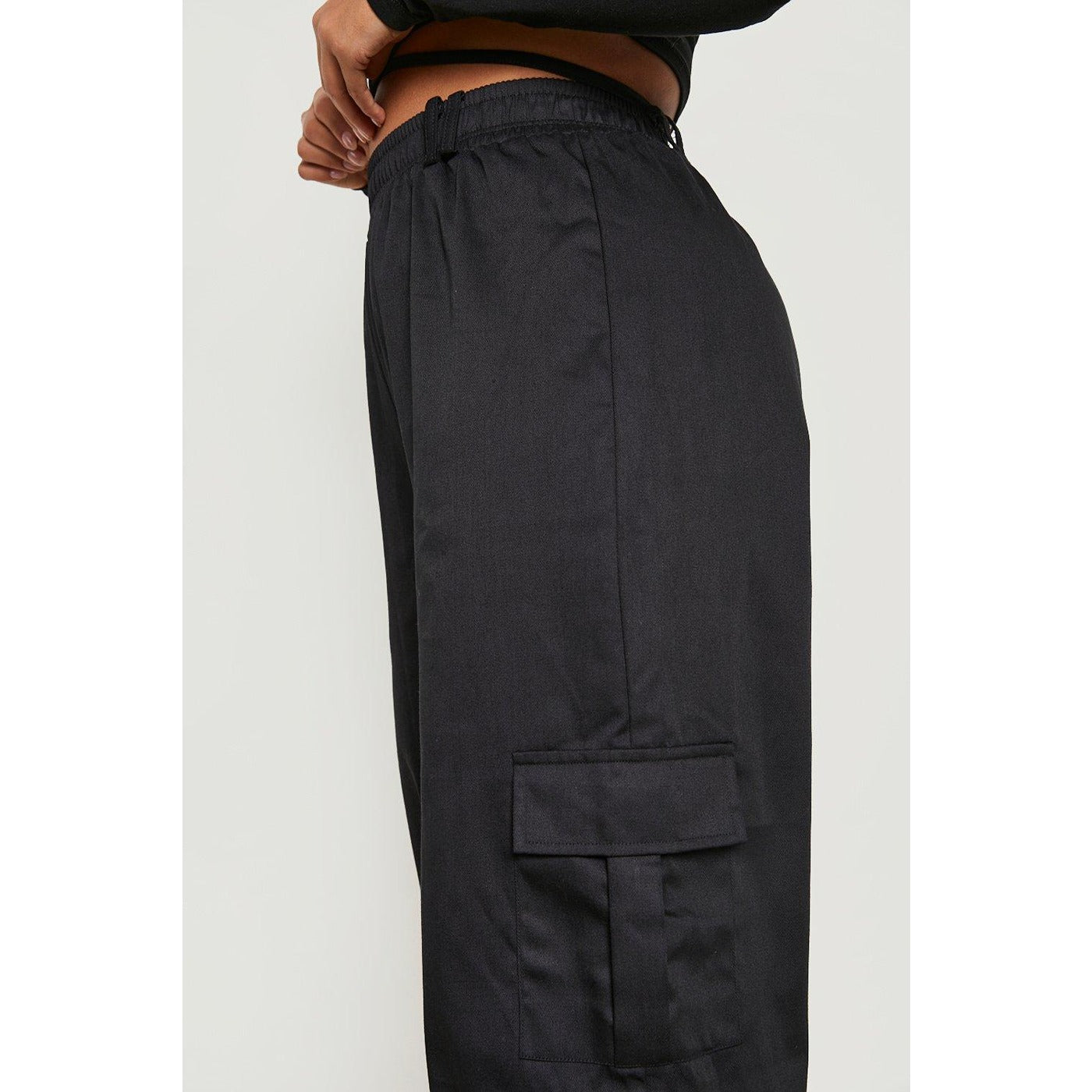 Black Balloon Fit Cargo Trousers | Montivo Pakistan