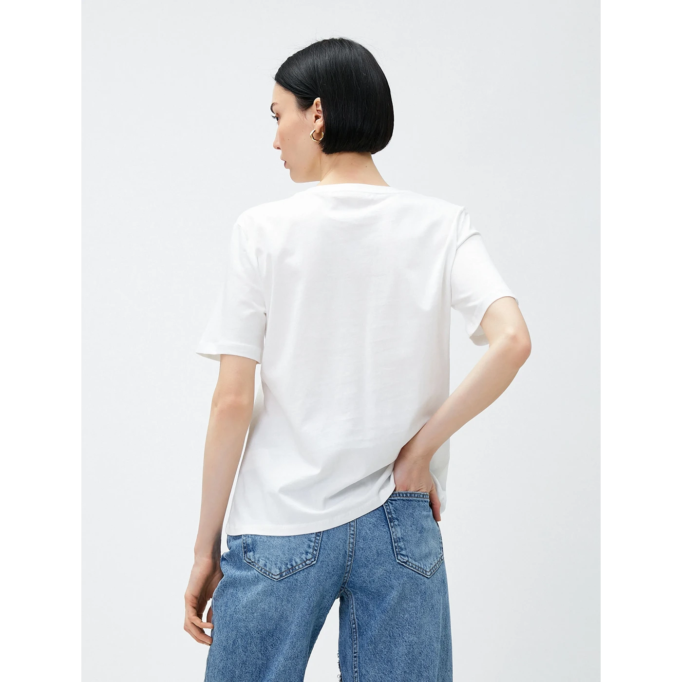 Gear White Relaxed Fit Tshirt | Montivo Pakistan