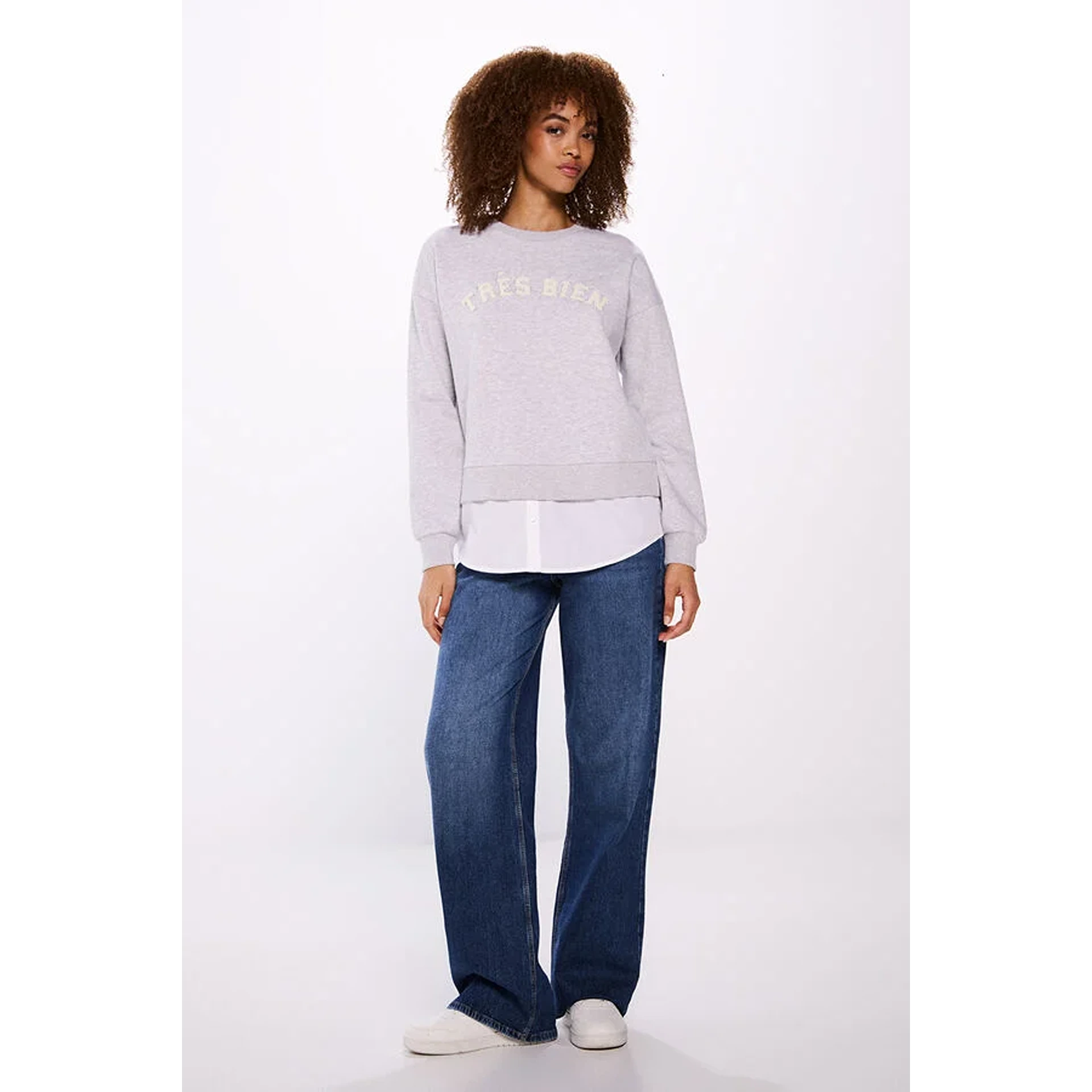 Grey Tres Bien Sweatshirt | Montivo Pakistan