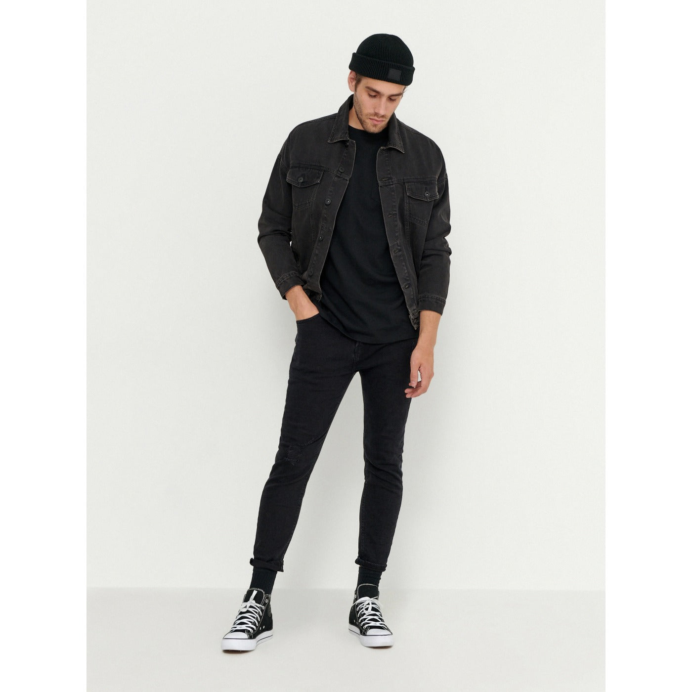 HB Black Carrot Fit Jeans | Montivo Pakistan