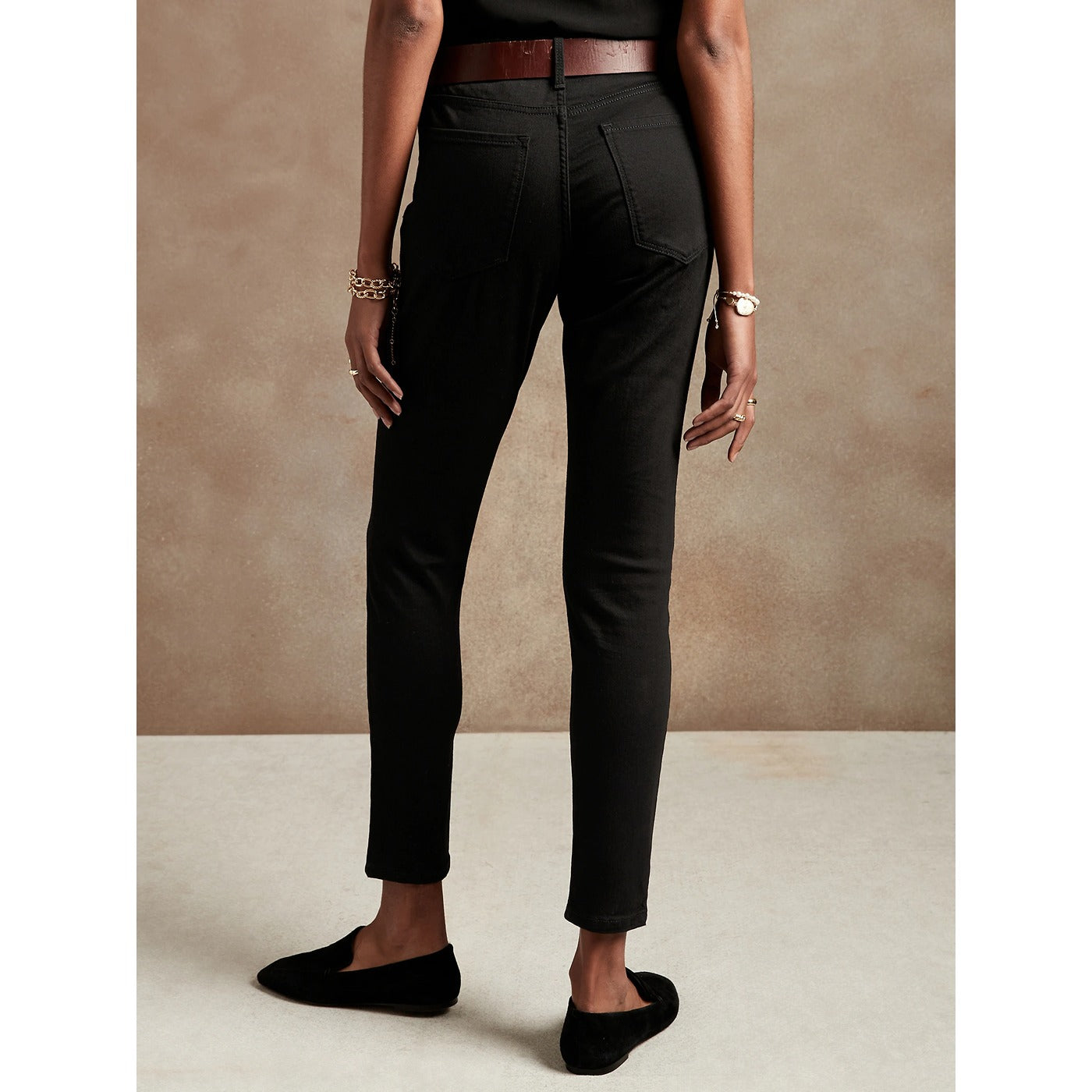 BR Curvy High Rise Black Jeans | Montivo Pakistan