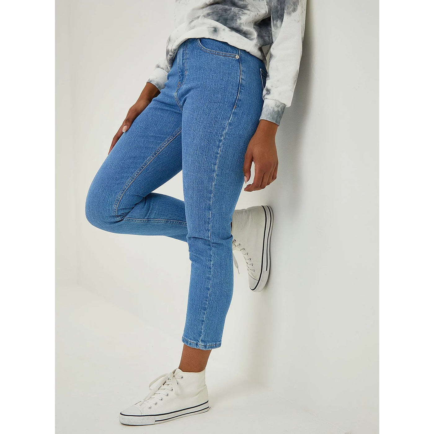 GRGE High Wasted Straight Leg Jeans | Montivo Pakistan