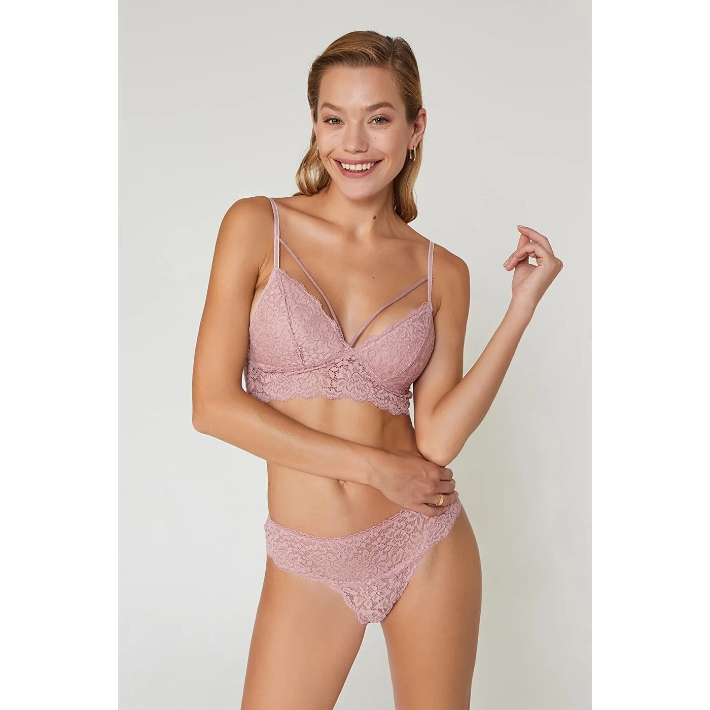 Peach Lace Lingerie Set | Montivo Pakistan