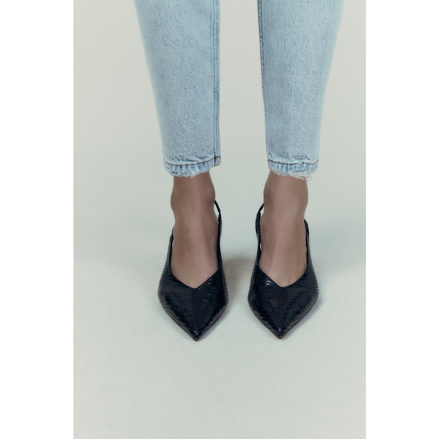 ZR Mom Fit High Waist Jeans | Montivo Pakistan