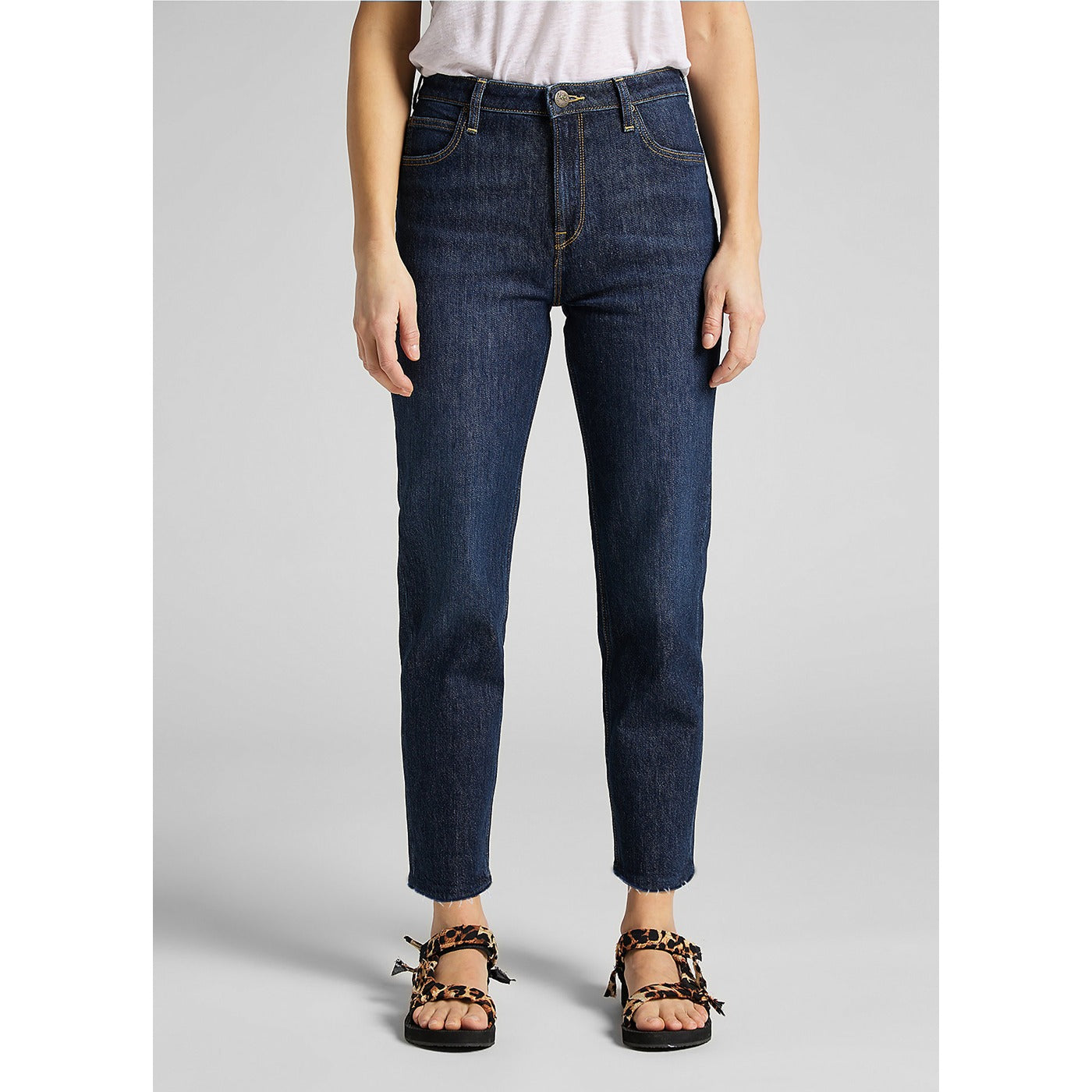 Rinse Wash Straight Frayed Hem Jeans | Montivo Pakistan