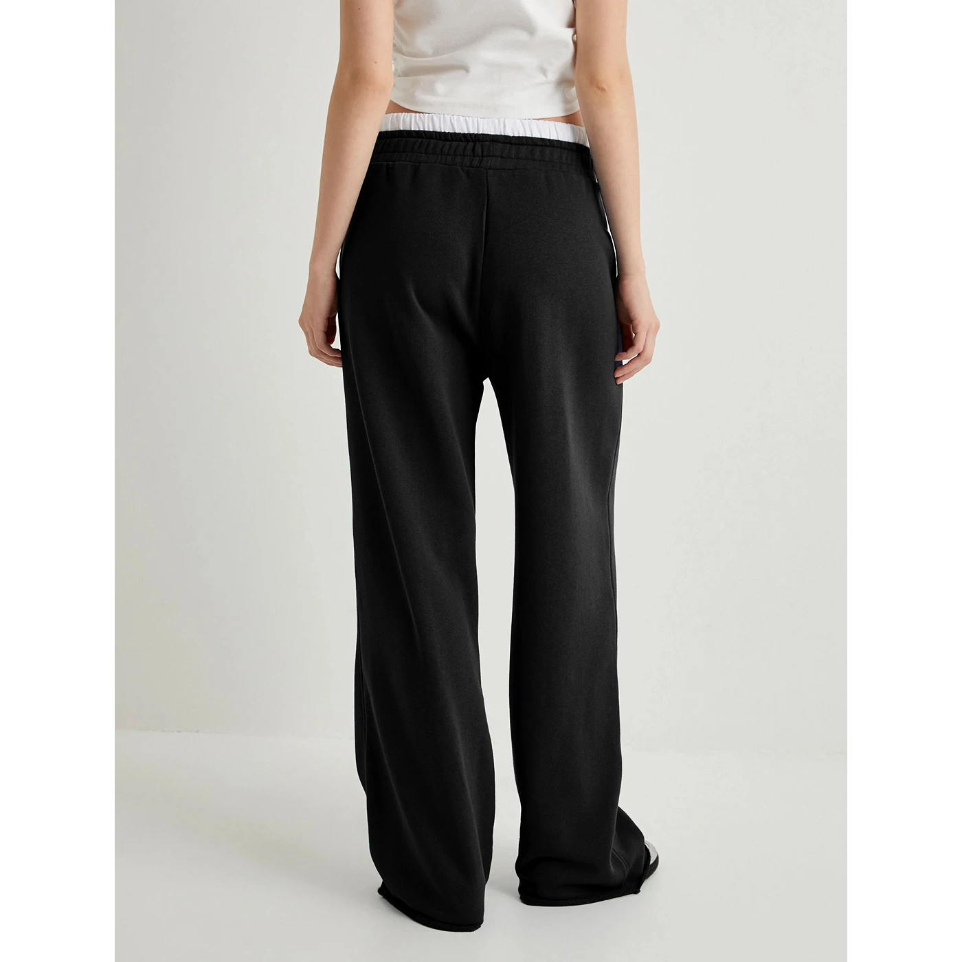 Black Boxer Belt Wide Leg Trousers | Montivo Pakistan