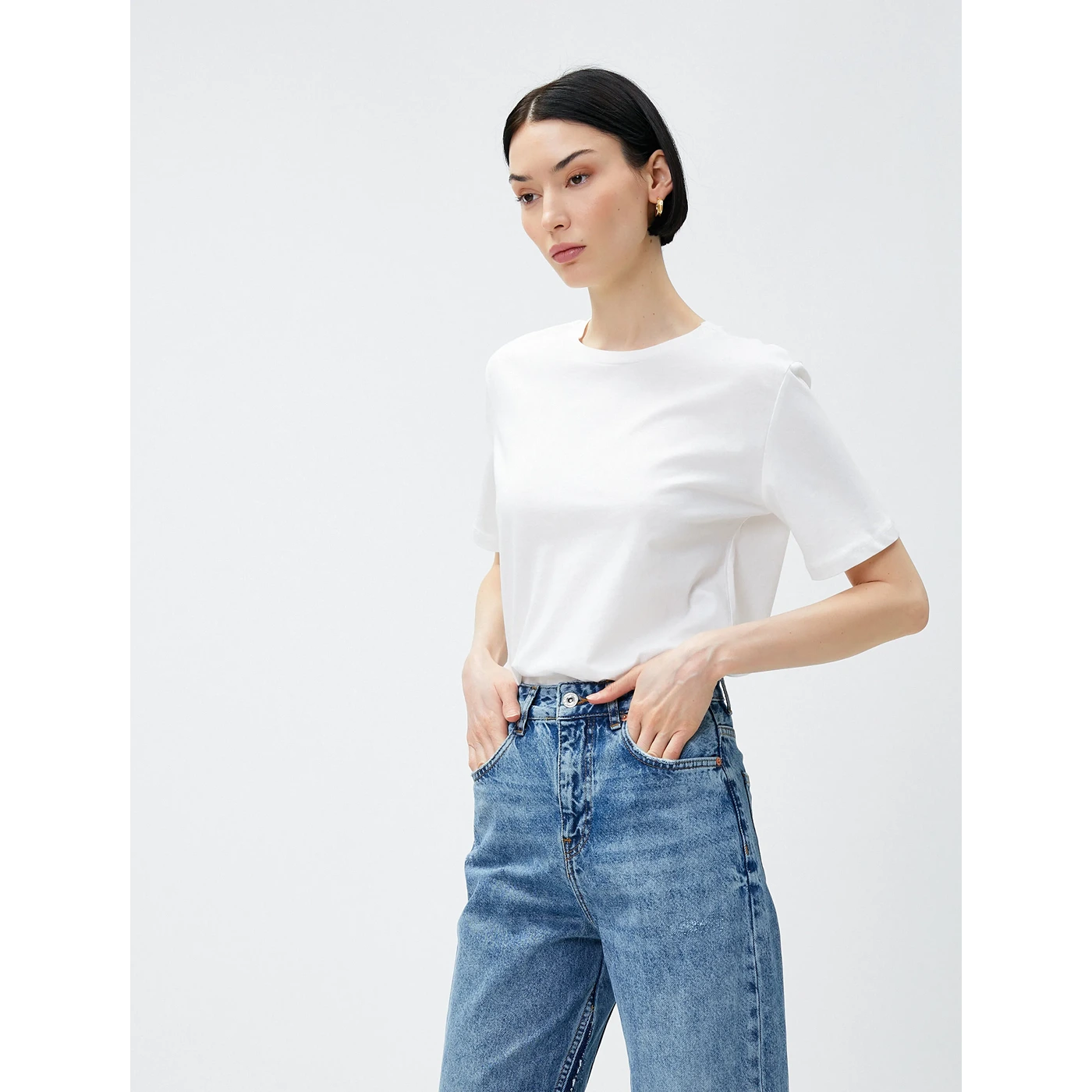 Gear White Relaxed Fit Tshirt | Montivo Pakistan