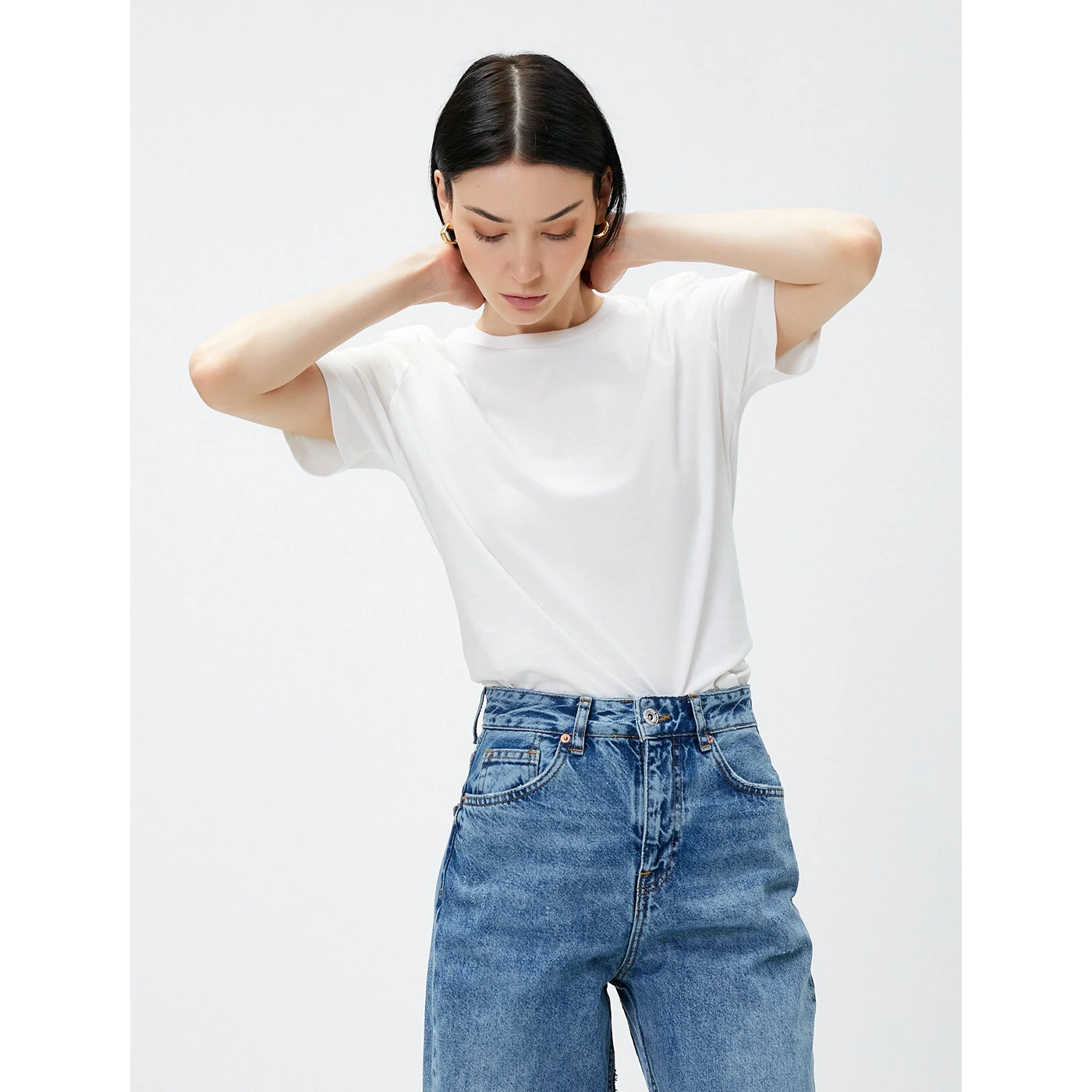 Gear White Relaxed Fit Tshirt | Montivo Pakistan