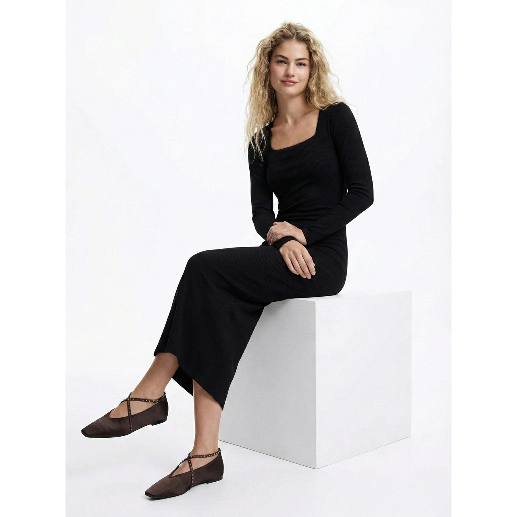 Black Square Neck Bodycon Dress | Montivo Pakistan