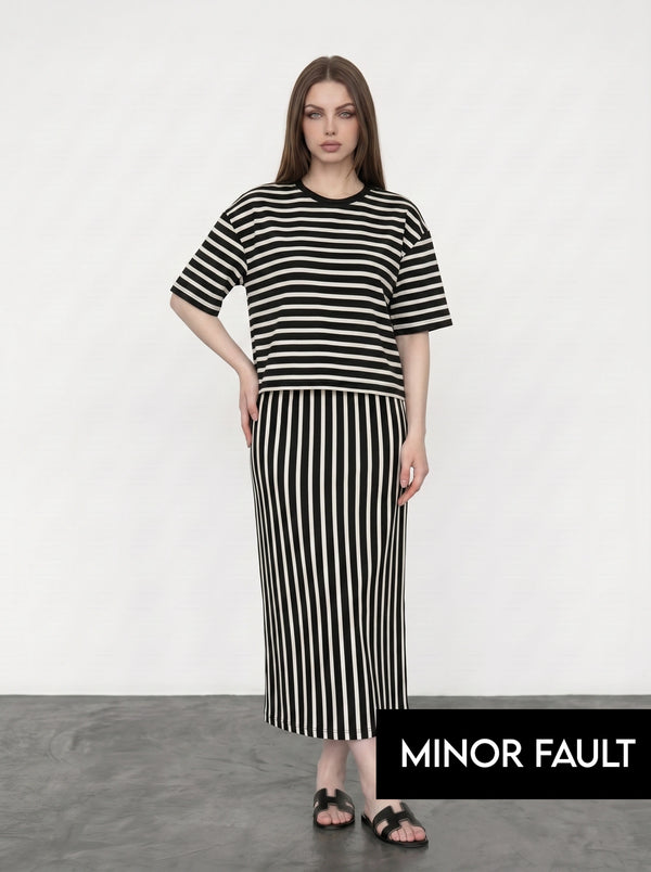 (Minor Fault) Black & White Stripes Oversized Tshirt