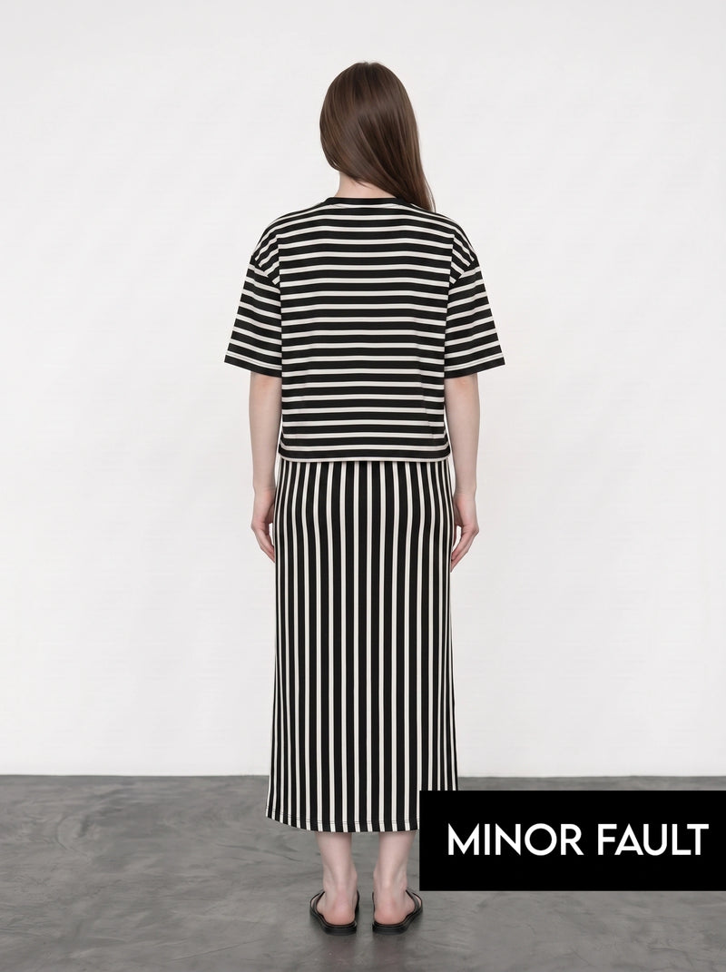(Minor Fault) Black & White Stripes Oversized Tshirt