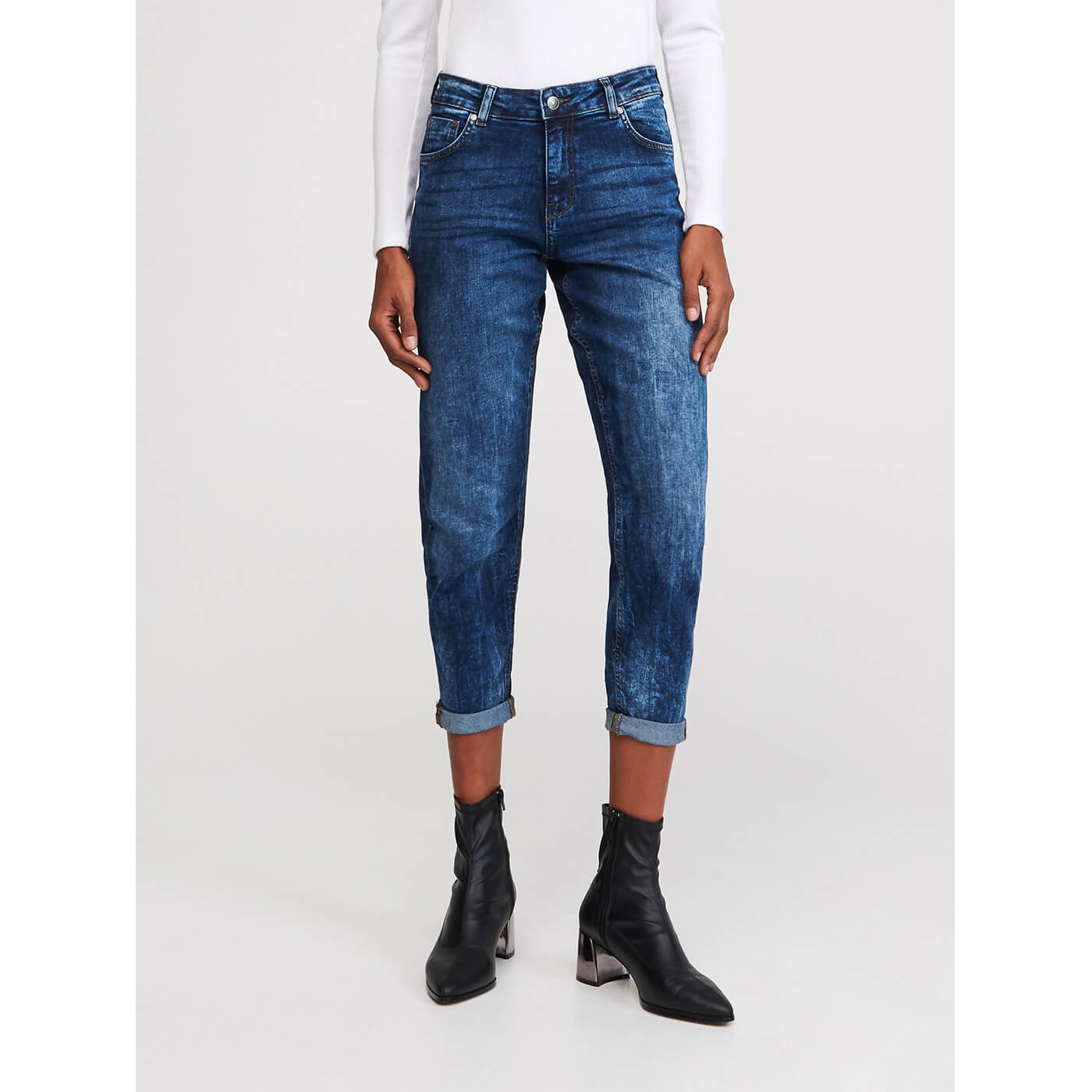 Reserved Boyfriend Slim Fit Jeans | Montivo Pakistan