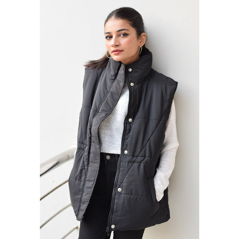Black Sleeveless Puffer Gilet | Montivo Pakistan