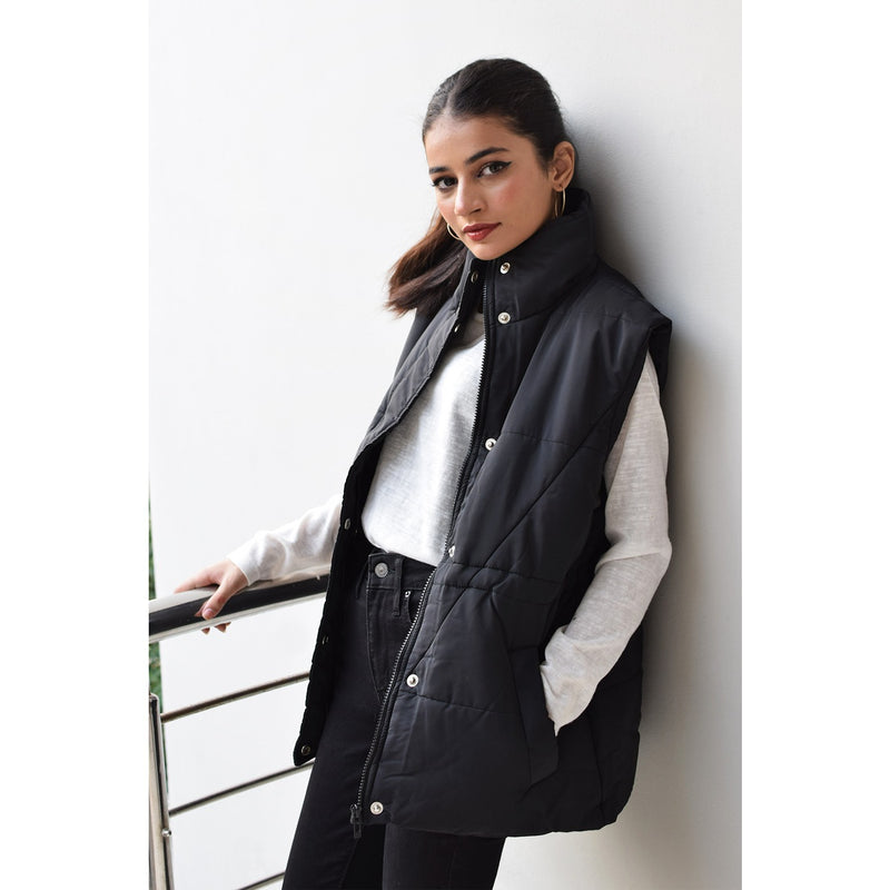 Black Sleeveless Puffer Gilet | Montivo Pakistan