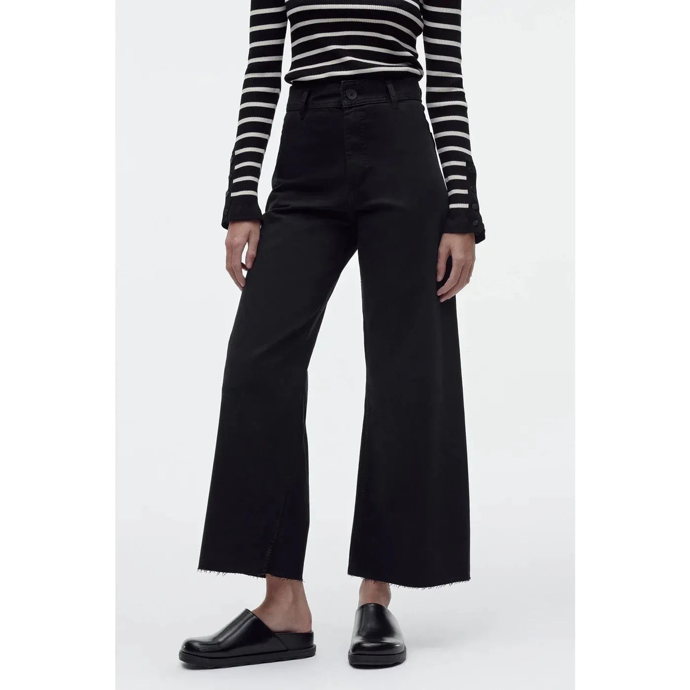 Black High Rise Wide Leg Jeans | Montivo Pakistan